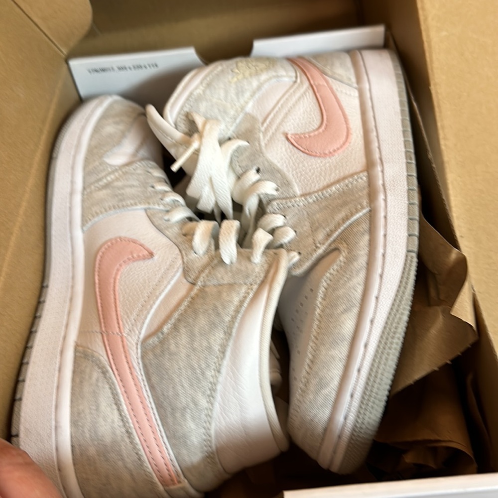Light iron off women’s Jordan 1 . Tried indoors . They ars half size too big. I